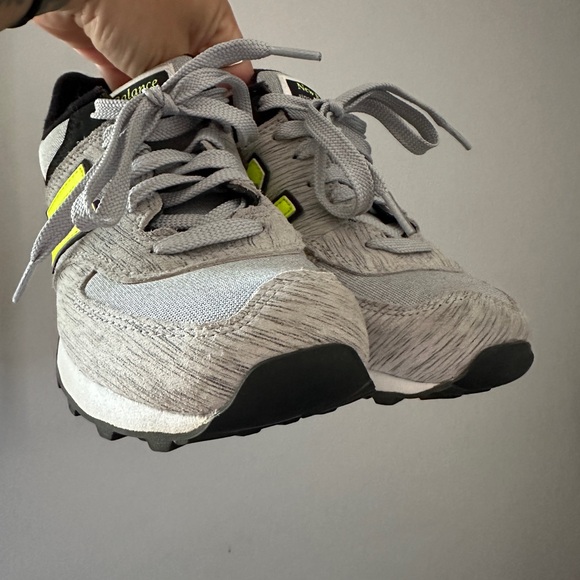 NEW BALANCE  574 gray and green women size 6.5 - Picture 2 of 8